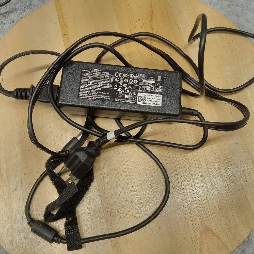 DELL AC Power Adapter Charger 19.5V AC100-240V 1.5A50-60HZ